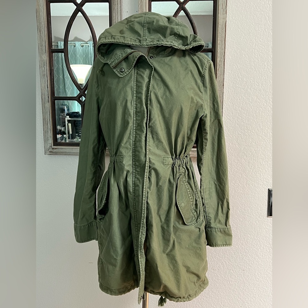 UNIQLO Medium women’s olive green lightweight jacket pocket flap  hoodie trendy
